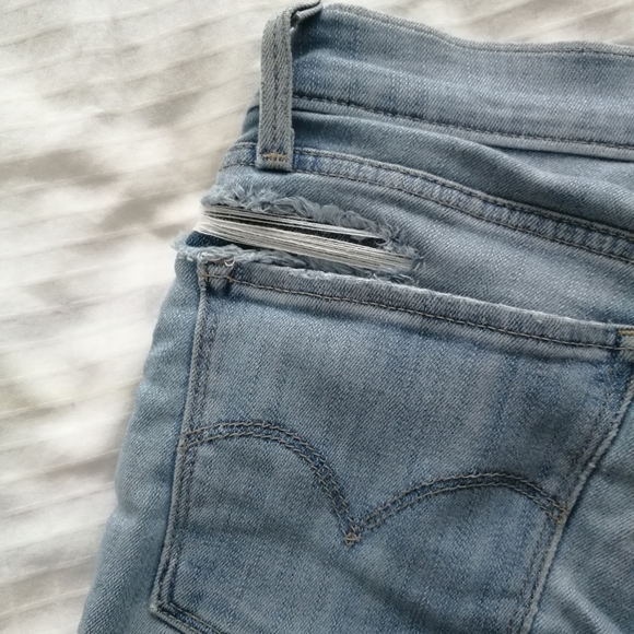 ⚡️SOLD⚡️ Levi's 710 Distressed Ripped Jeans - Picture 4 of 6